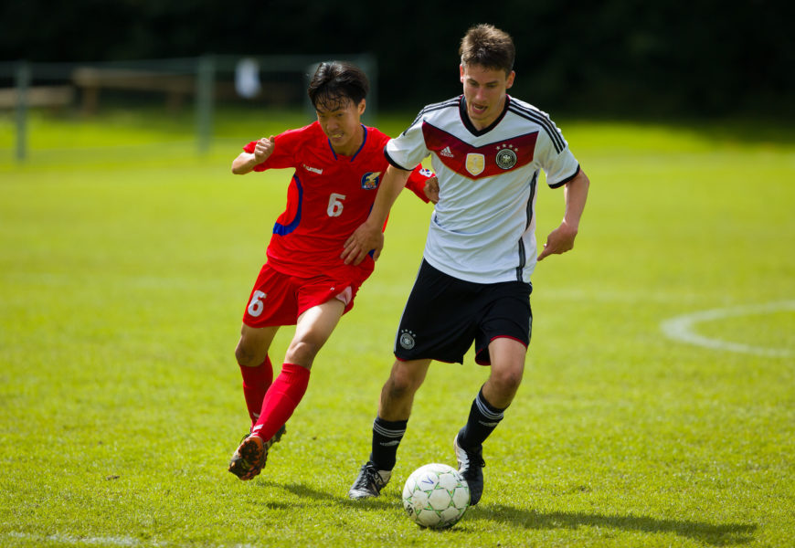 Frederic Heinze im Zweikampf beim CP-Fußball.