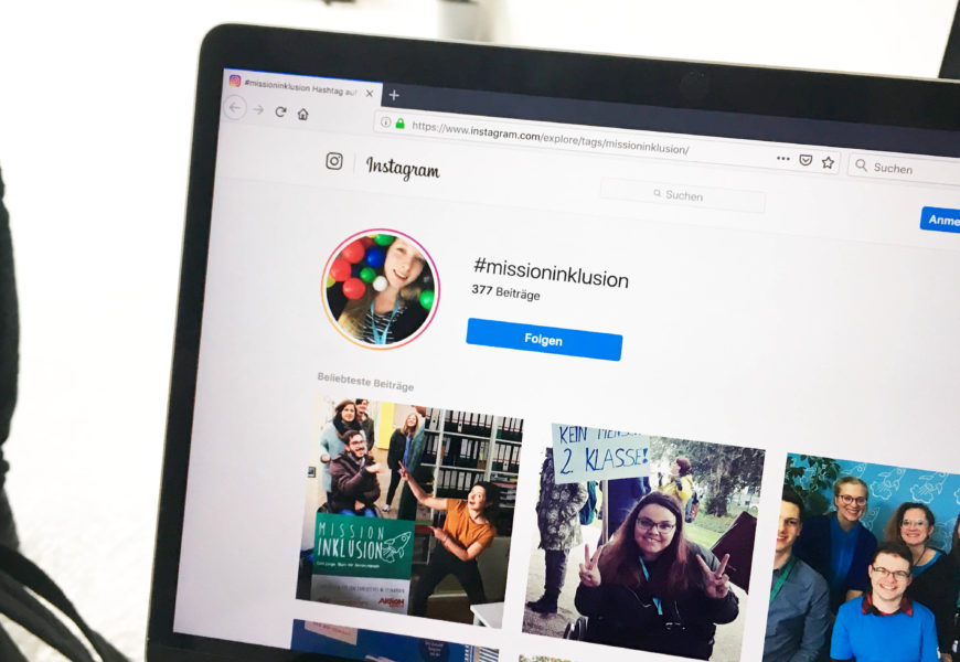 Foto der Seite, auf der die Bilder auf Instragram unter dem Hashtag #missioninklusion aufgerufen sind, die in einem Browser auf einem Laptop zu sehen ist.
