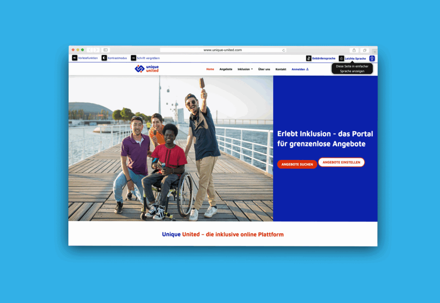 Screenshot des Unique-United-Portals: Vier fröhlich wirkende Personen auf einem Steg am Wasser, eine Person im Rollstuhl.